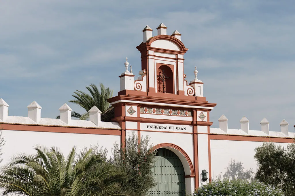 Fachada y portada de Hacienda de Orán, Sevilla