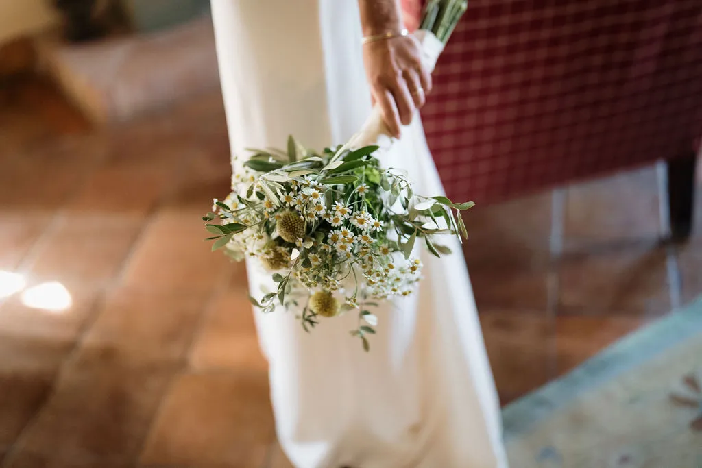 Ramo de novia de flores silvestres y olivo de Julia