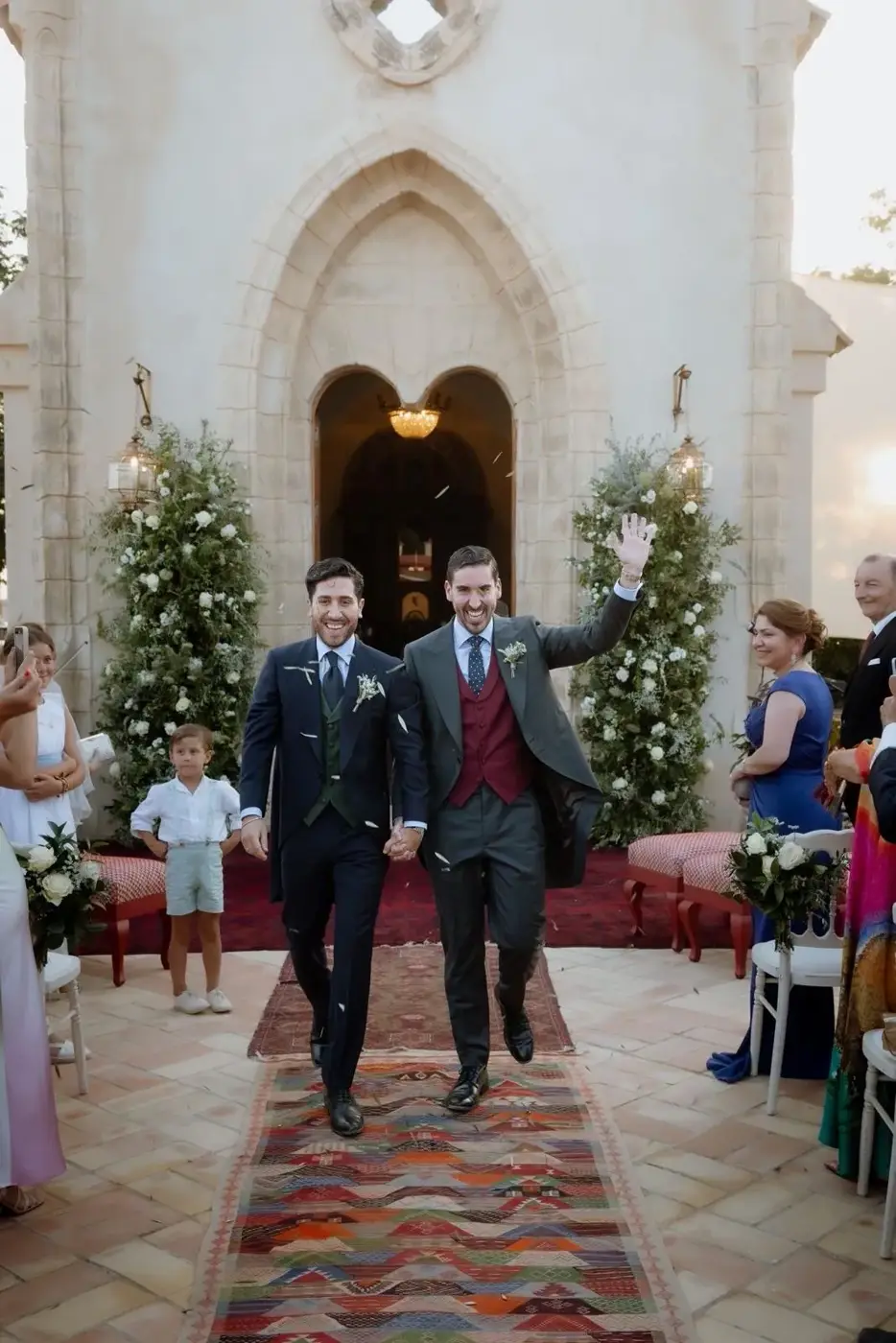 Miguel y Jesús saliendo de su ceremonia en Hacienda Orán