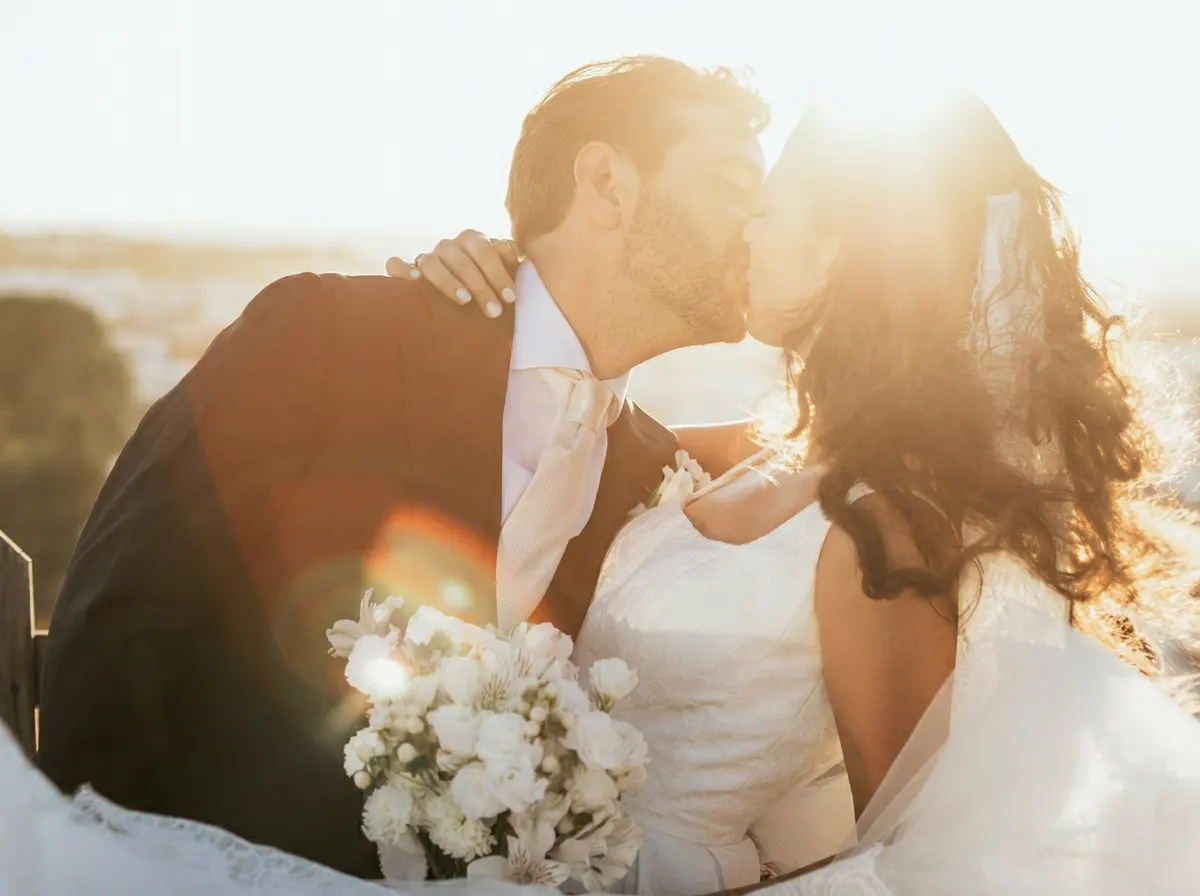 Ceremonia de boda al atardecer entre olivos en Andalucía - Greta Weddings